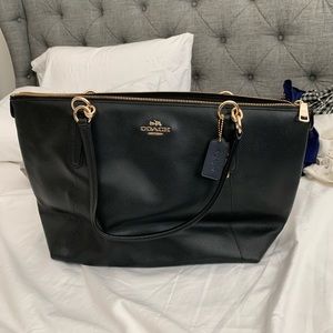 Coach leather bag NEVER USED
